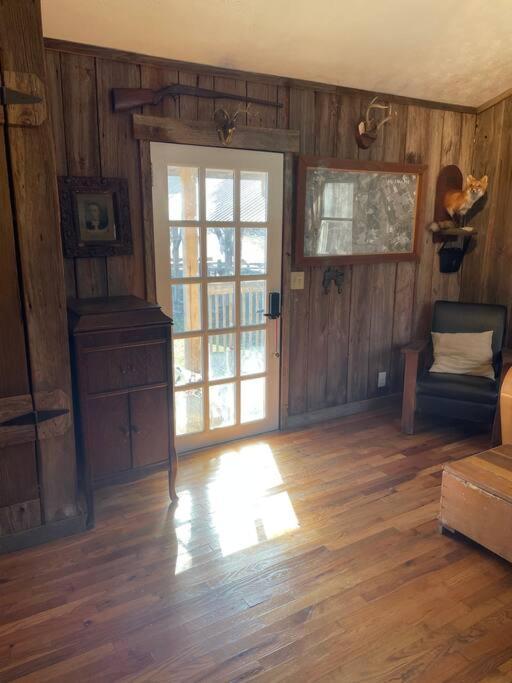 Bourbon Trail Cabin On The Farm Lawrenceburg Bagian luar foto