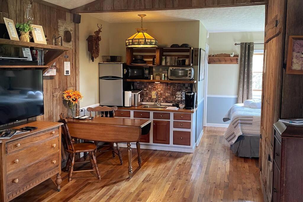 Bourbon Trail Cabin On The Farm Lawrenceburg Bagian luar foto