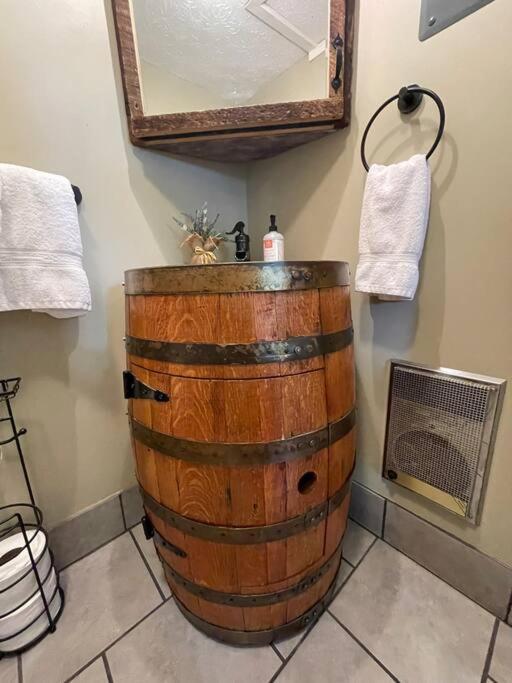 Bourbon Trail Cabin On The Farm Lawrenceburg Bagian luar foto