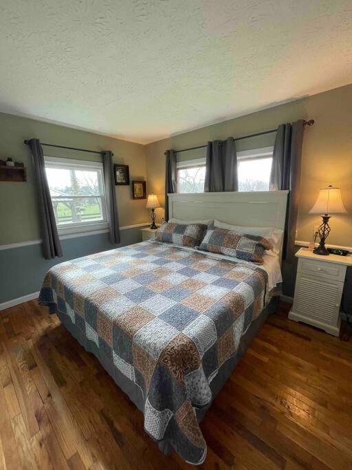 Bourbon Trail Cabin On The Farm Lawrenceburg Bagian luar foto