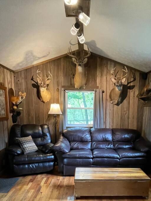 Bourbon Trail Cabin On The Farm Lawrenceburg Bagian luar foto