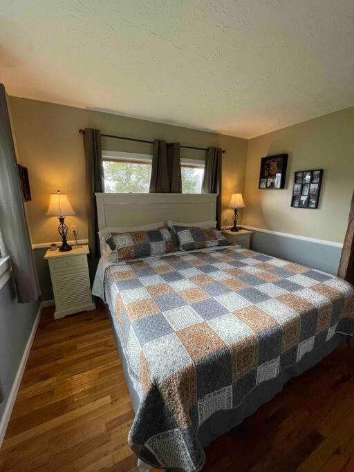 Bourbon Trail Cabin On The Farm Lawrenceburg Bagian luar foto