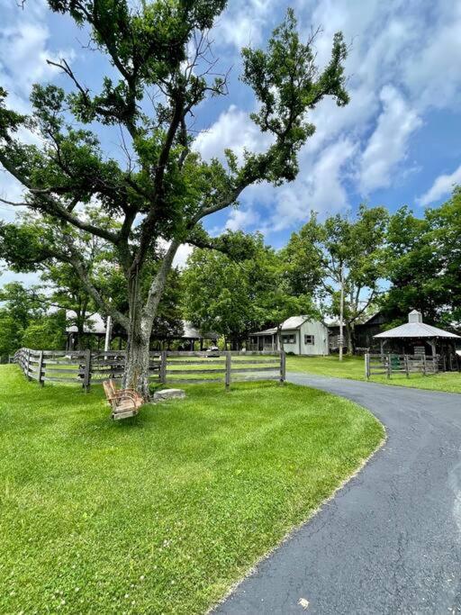 Bourbon Trail Cabin On The Farm Lawrenceburg Bagian luar foto