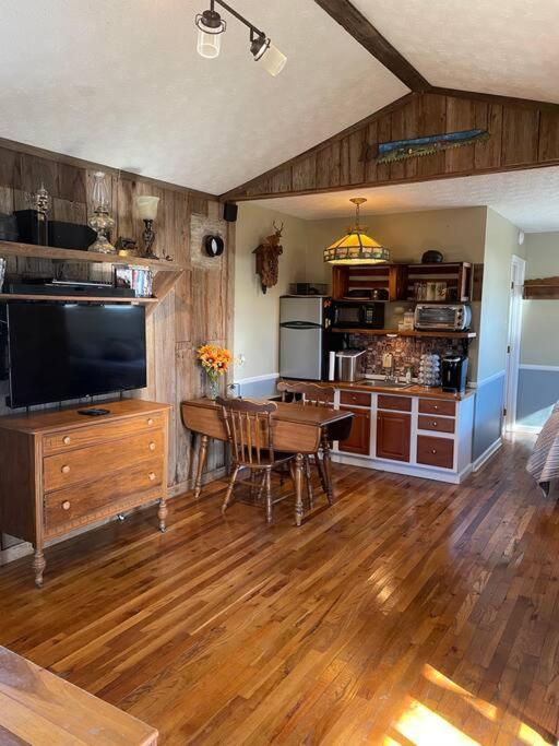 Bourbon Trail Cabin On The Farm Lawrenceburg Bagian luar foto